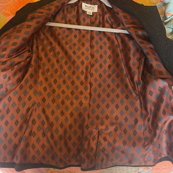 This blazer is so cute!  RoFa Moden tweed blazer. - Picture 9 of 10